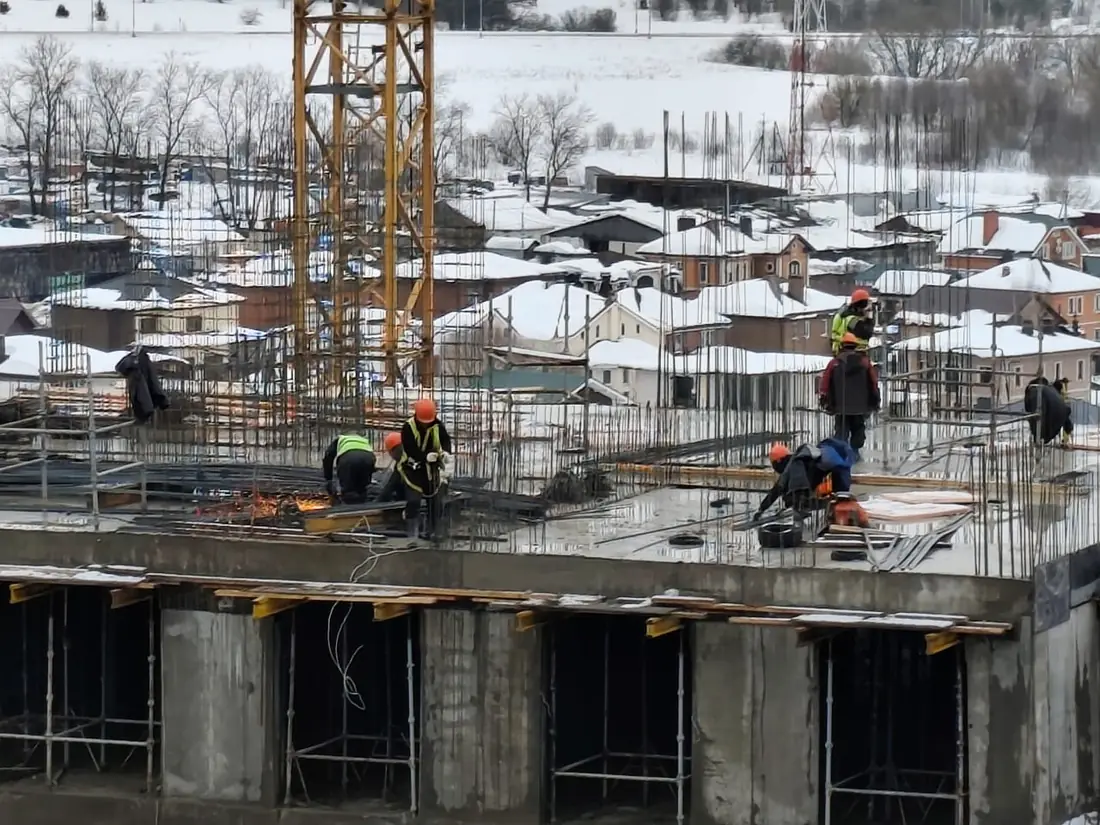 Сварка арматуры на верхнем этаже зимой